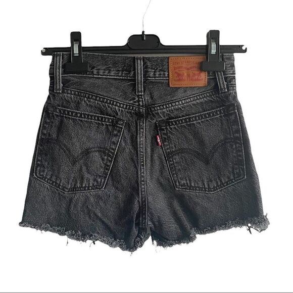 𝅺LEVI’S Black High Waisted Studded Embellished Cut Off Denim Shorts 24 - Picture 2 of 3